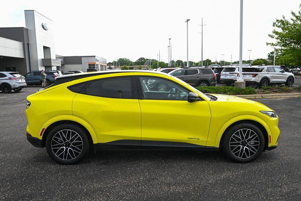 Certified 2025 Ford Mustang Mach-E Premium AWD/4WD image 3