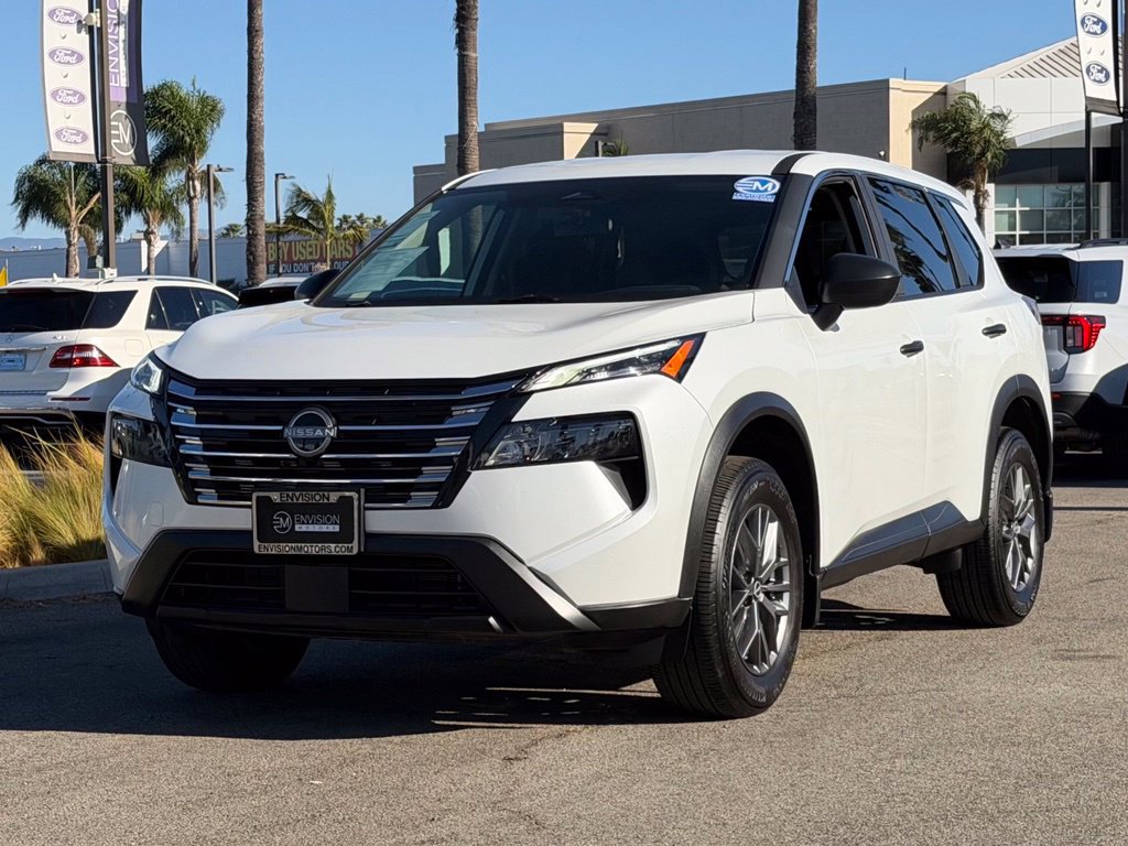 Used 2025 Nissan Rogue S FWD image 4