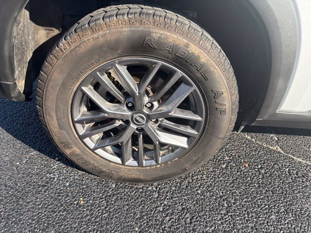 Used 2024 Nissan Rogue S AWD/4WD image 9