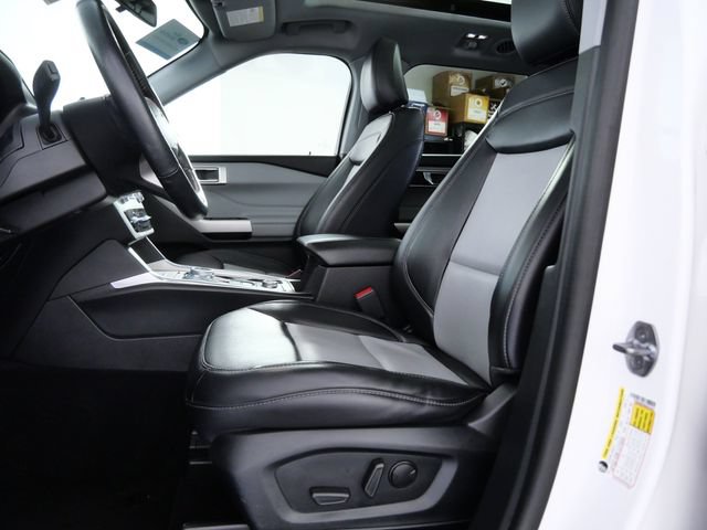 Certified 2022 Ford Explorer XLT w/ Equipment Group 202A AWD/4WD image 17