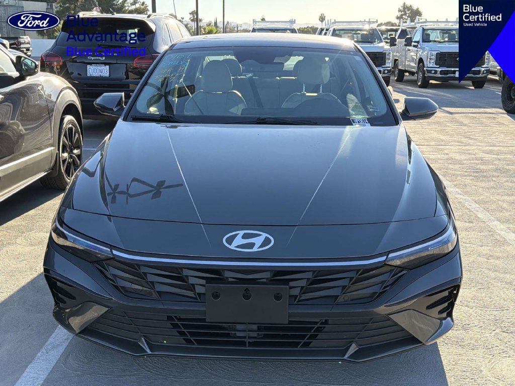 Used 2025 Hyundai Elantra Limited FWD image 17