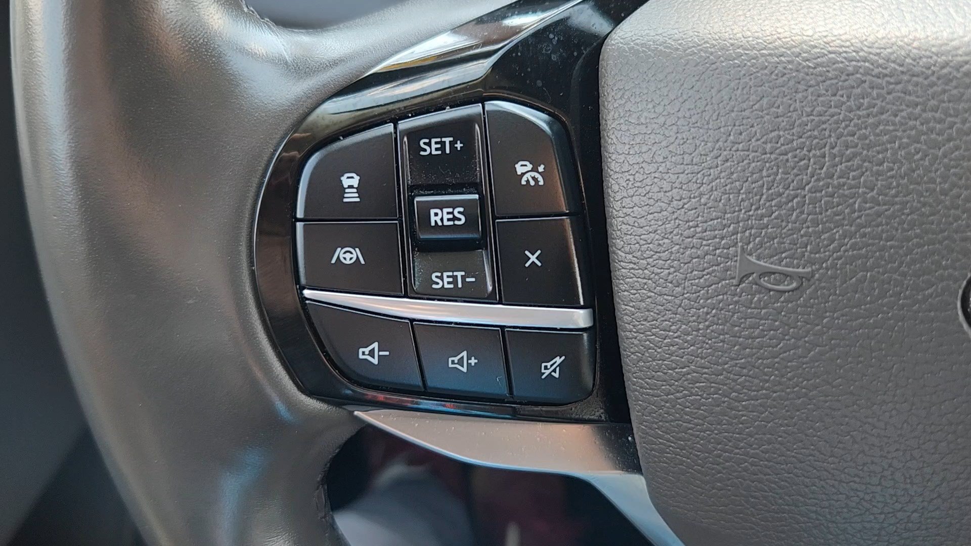 Certified 2022 Ford Explorer Platinum w/ Premium Technology Package AWD/4WD image 12