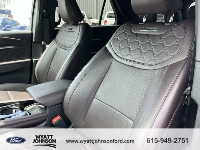 Certified 2025 Ford Explorer Platinum w/ LUX Leather Package image 31