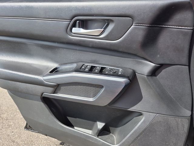 Used 2024 Nissan Pathfinder SL w/ SL Premium Package FWD image 17
