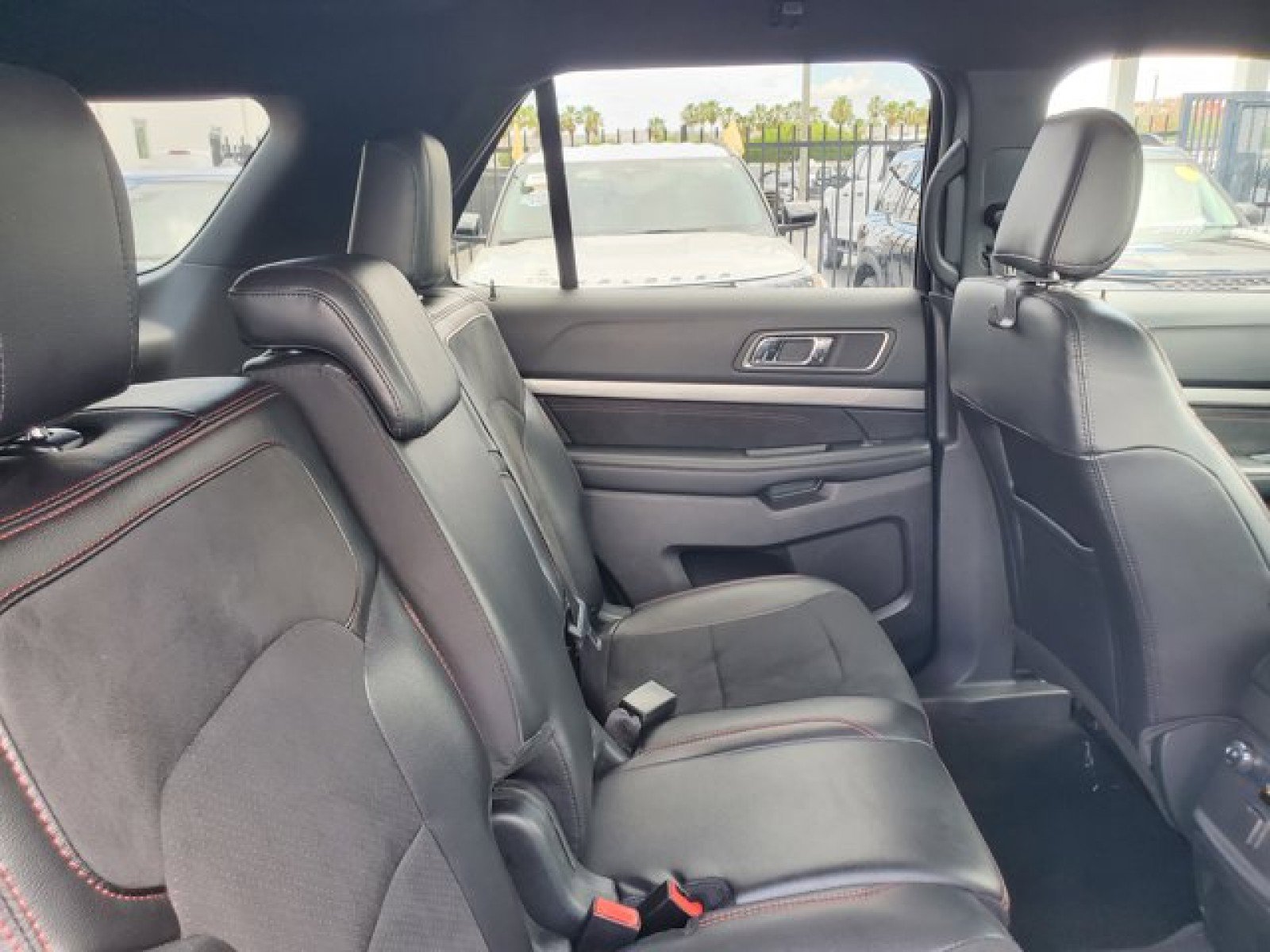 Certified 2019 Ford Explorer XLT w/ Equipment Group 202A FWD image 31
