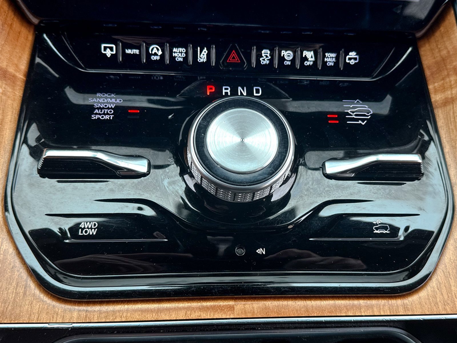 Used 2023 Jeep Grand Wagoneer Series III image 38