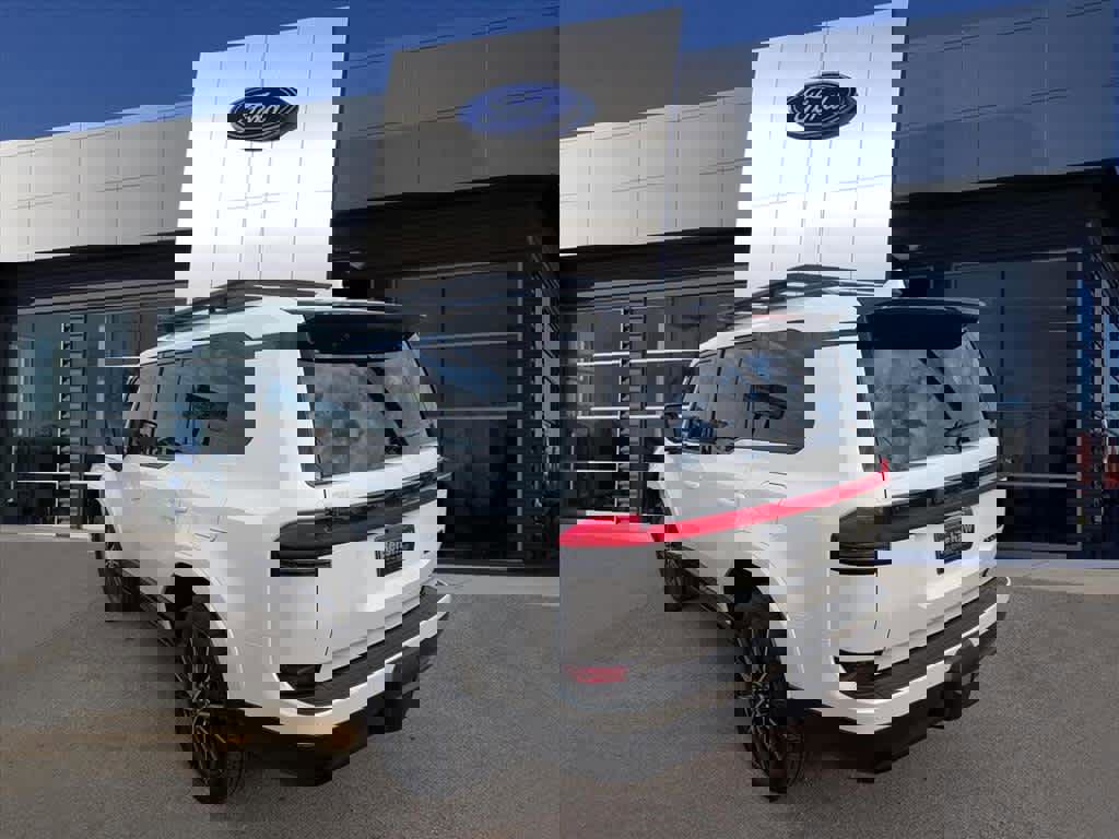 Used 2024 Lexus GX 550 image 3