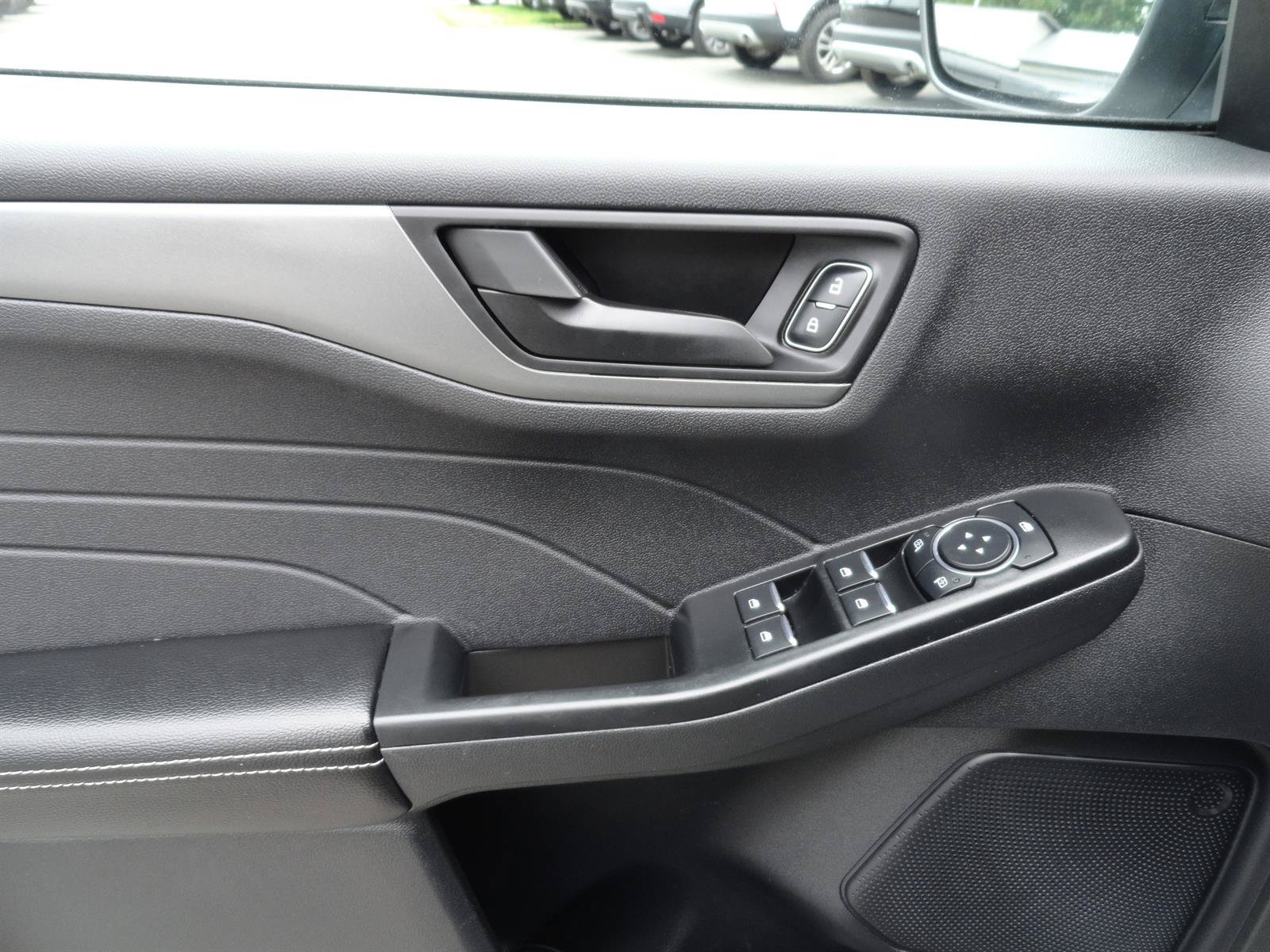 Certified 2025 Ford Escape Active AWD/4WD image 10