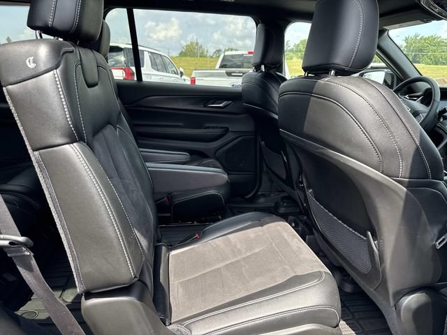 Used 2023 Jeep Grand Cherokee L Altitude AWD/4WD image 9