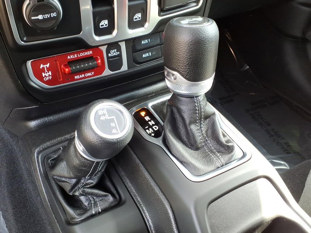 Used 2025 Jeep Wrangler Sport AWD/4WD image 19