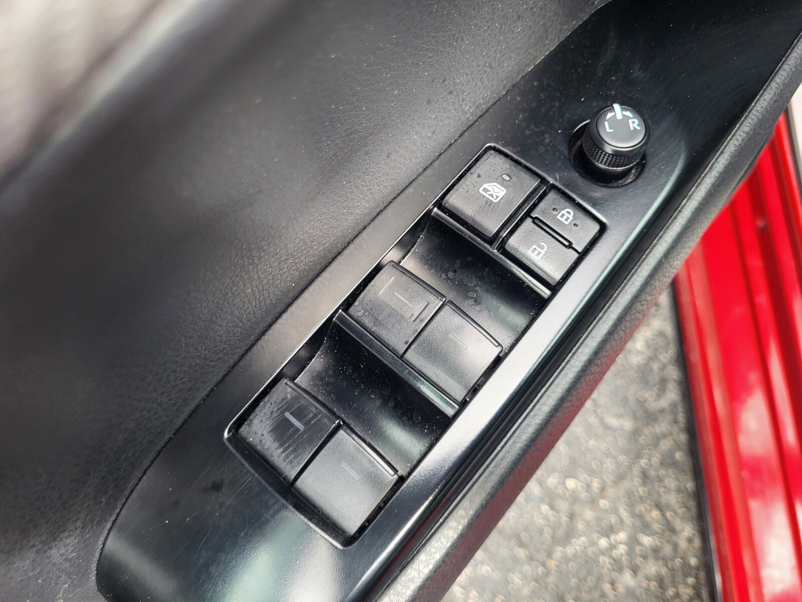 Used 2025 Toyota Camry SE w/ Convenience Package image 18