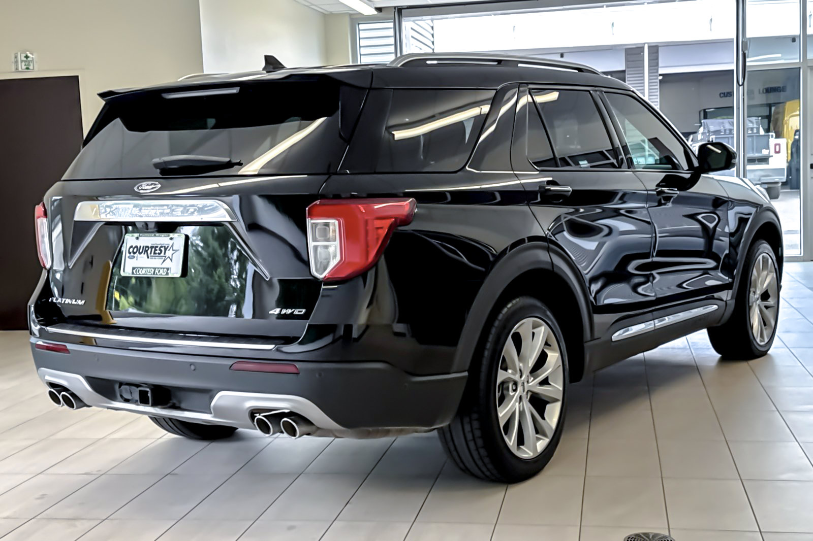 Certified 2021 Ford Explorer Platinum w/ Equipment Group 601A AWD/4WD image 4