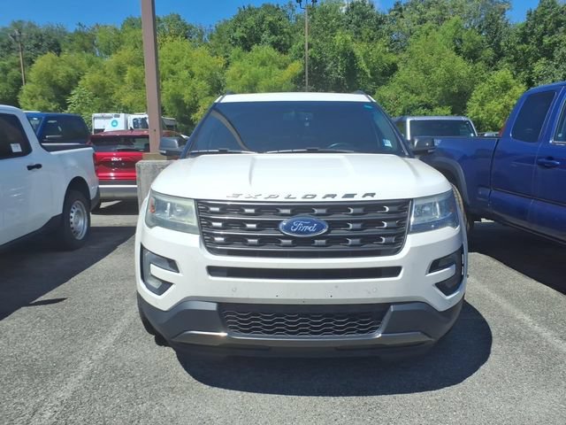 Certified 2017 Ford Explorer XLT w/ Equipment Group 202A FWD image 3