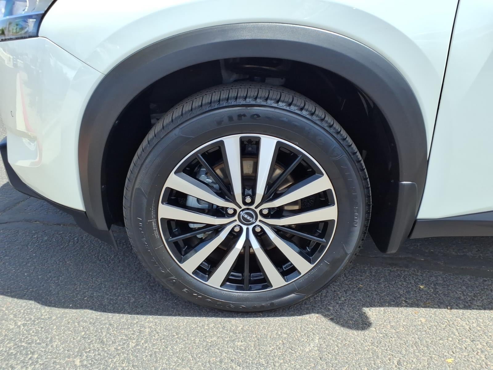 Used 2024 Nissan Pathfinder Platinum AWD/4WD image 9