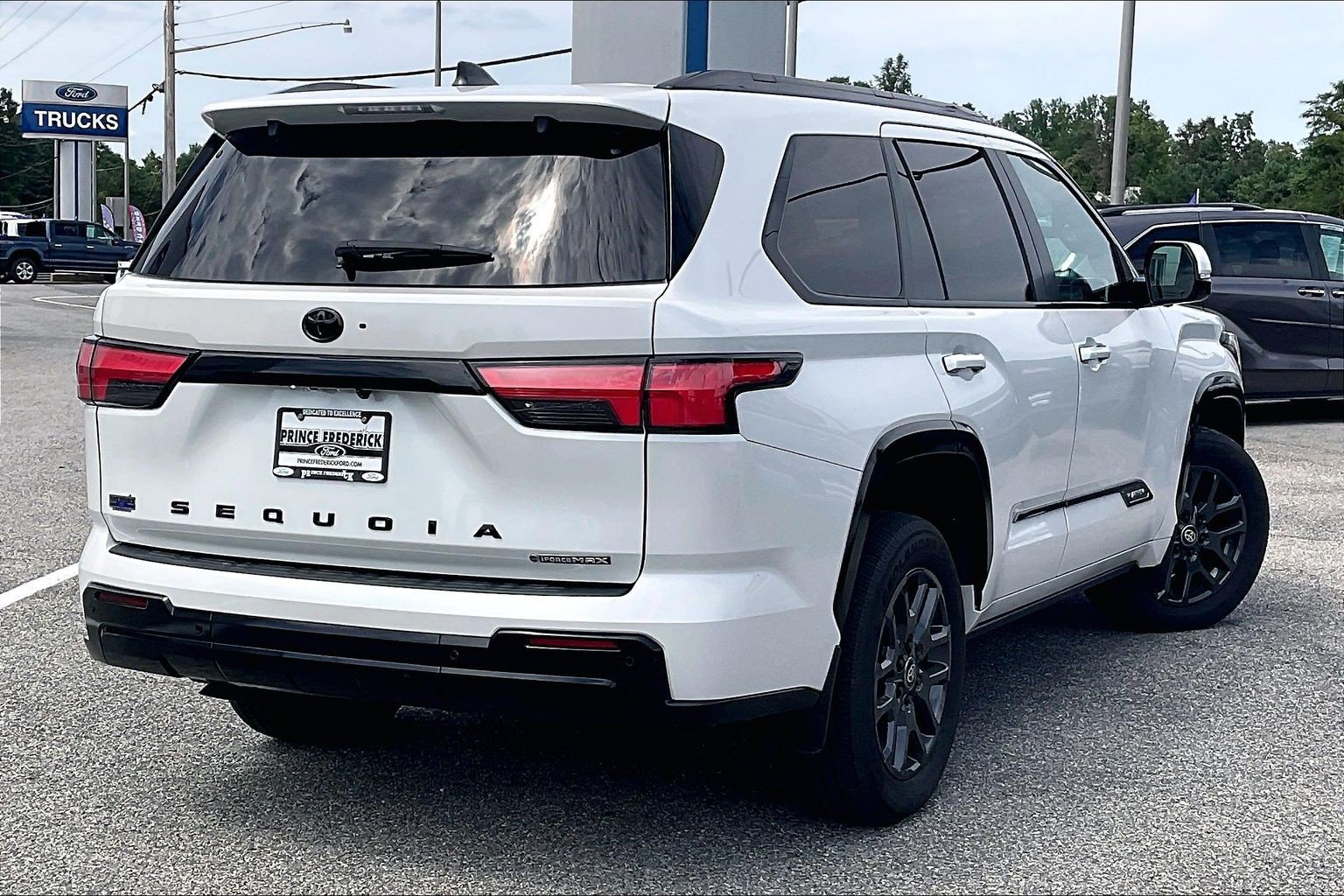 Used 2025 Toyota Sequoia Platinum AWD/4WD image 12