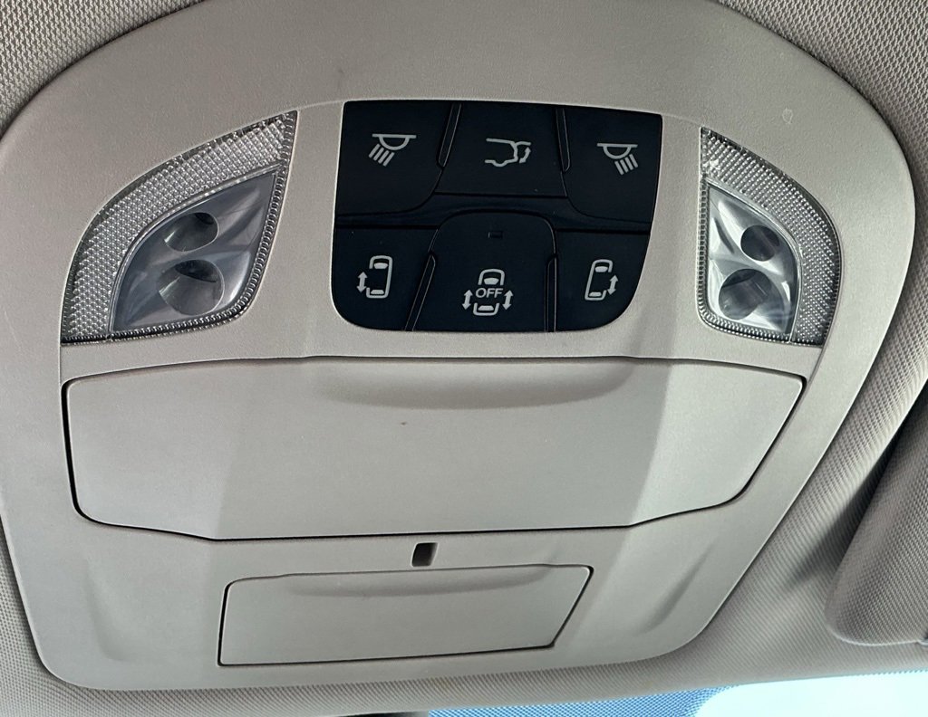 Used 2024 Chrysler Pacifica Touring-L image 48