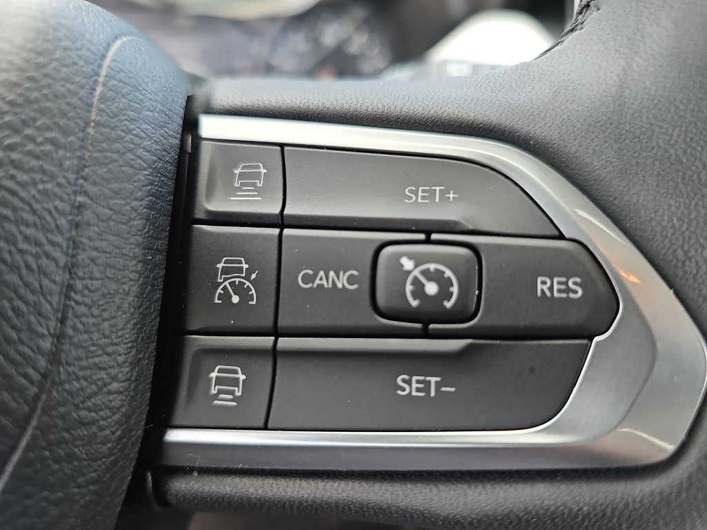 Used 2025 Jeep Compass Limited AWD/4WD image 18