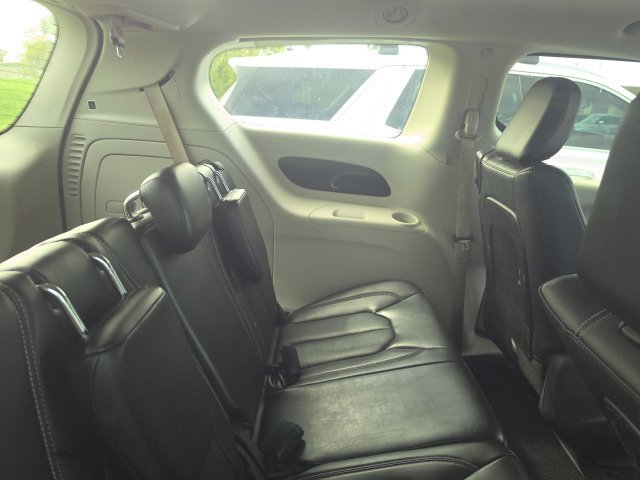 Used 2024 Chrysler Pacifica Limited FWD image 6