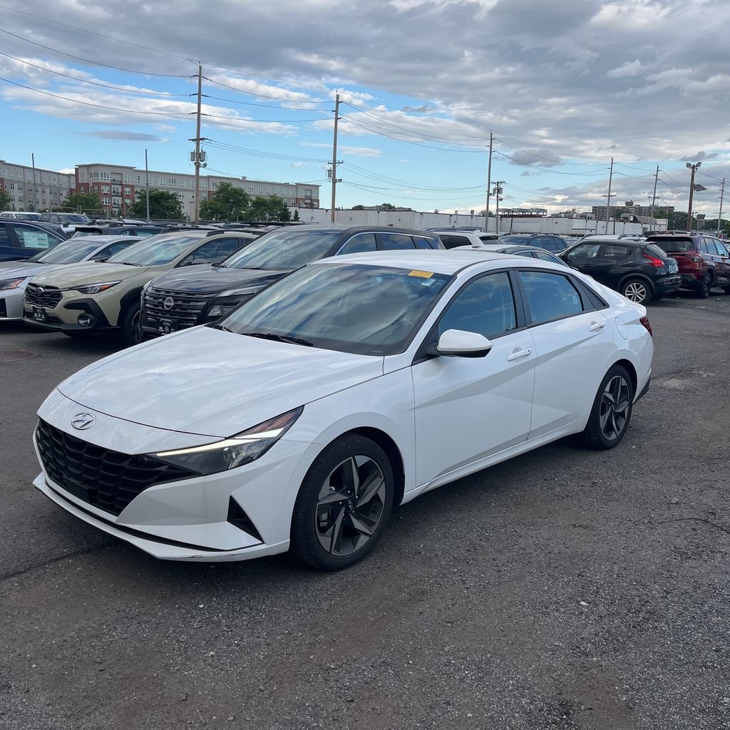 Used 2023 Hyundai Elantra SEL w/ Convenience Package FWD image 10