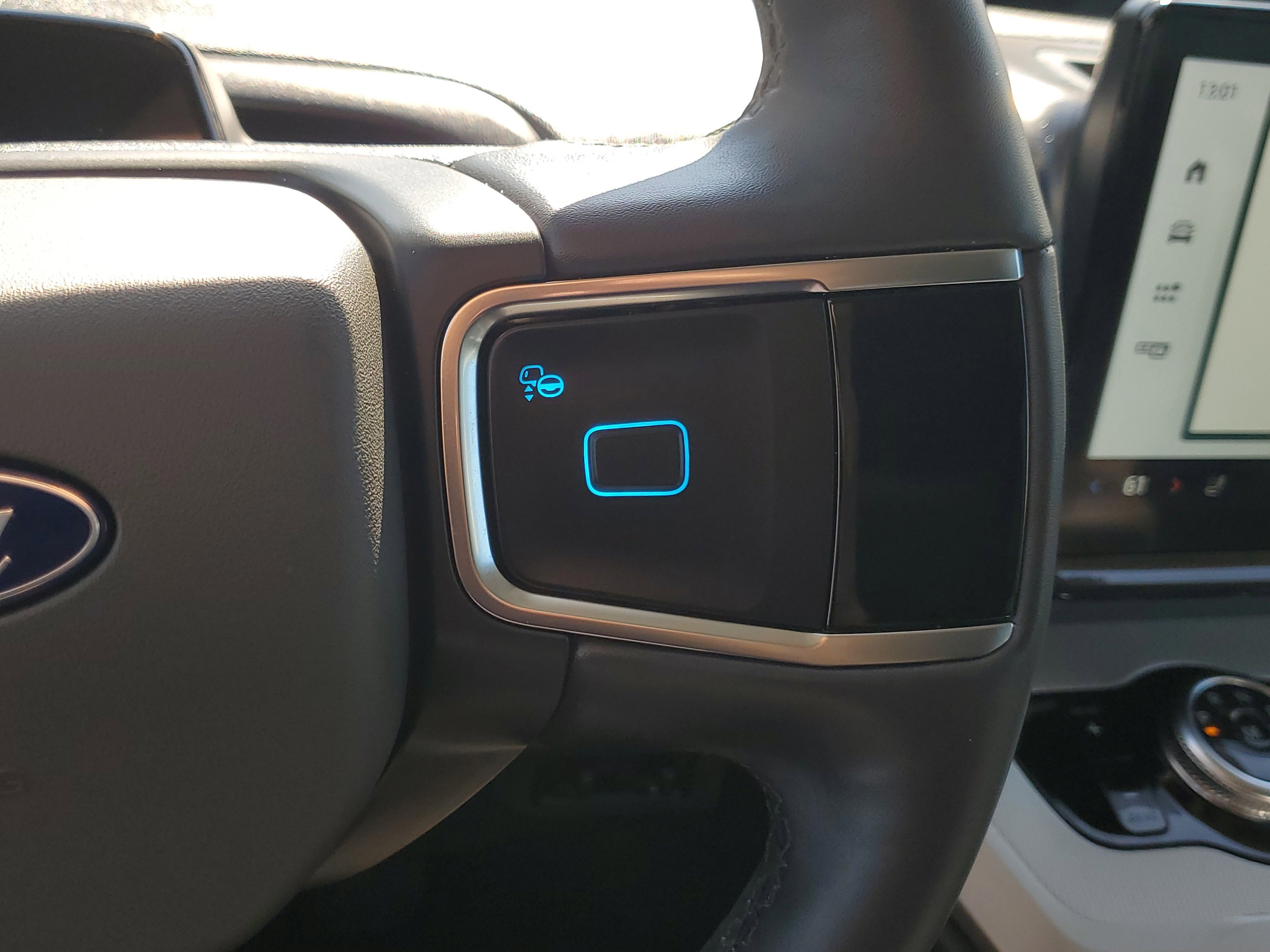 Certified 2025 Ford Expedition Active image 26