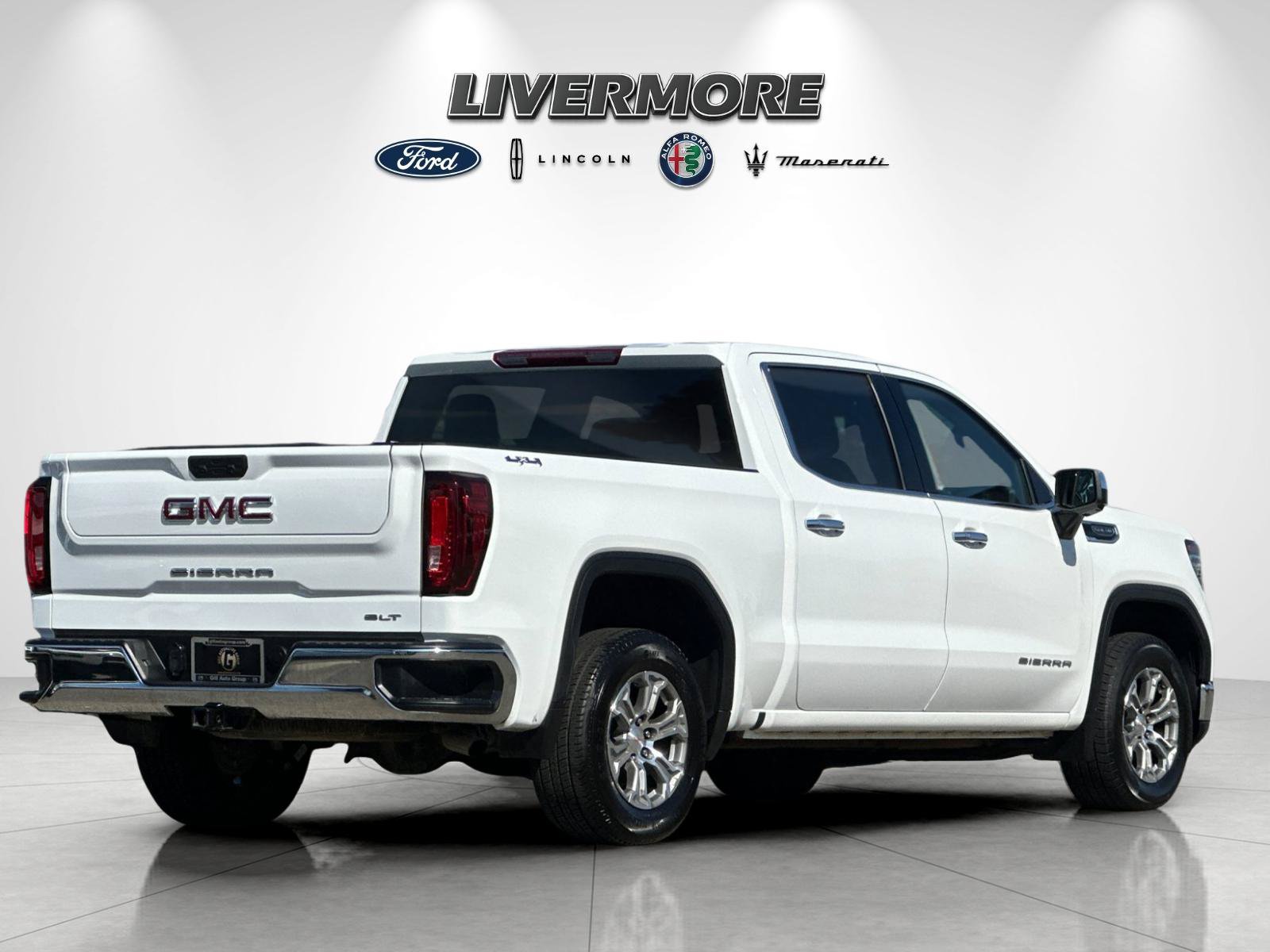 Used 2025 GMC Sierra 1500 SLT AWD/4WD image 3