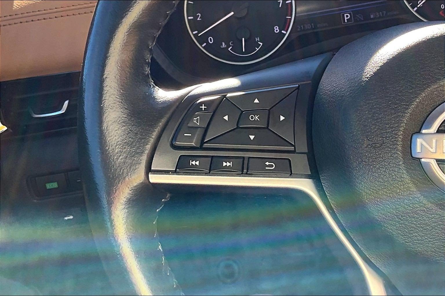 Used 2025 Nissan Sentra SV w/ SV Premium Package FWD image 11