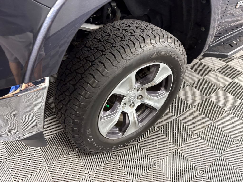 Used 2019 RAM 1500 Laramie AWD/4WD image 10