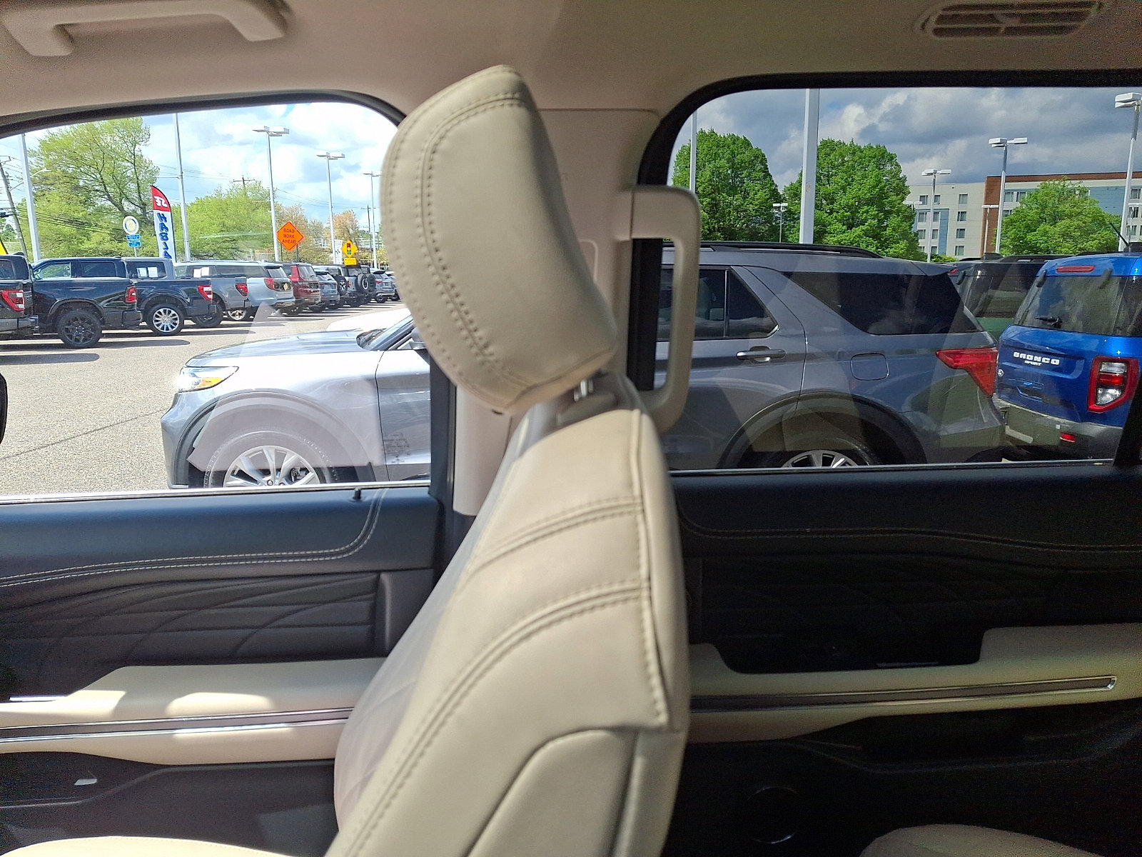 Certified 2022 Ford Expedition Max Platinum image 16