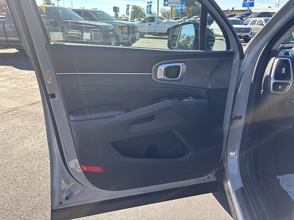 Used 2022 Kia Sorento SX AWD/4WD image 13