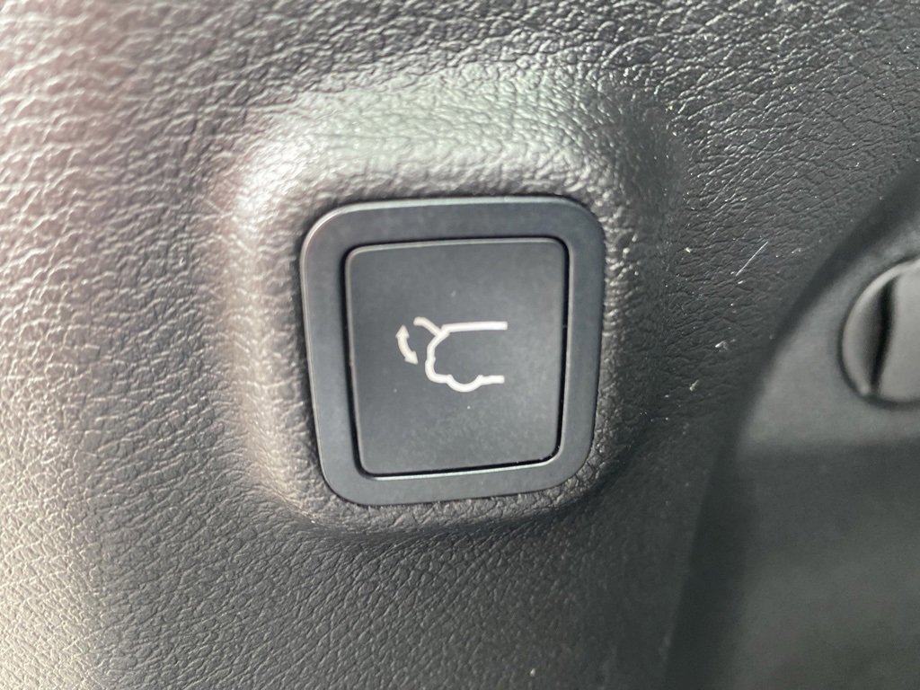 Used 2021 Jeep Cherokee Latitude Lux w/ Comfort/Convenience Group image 19