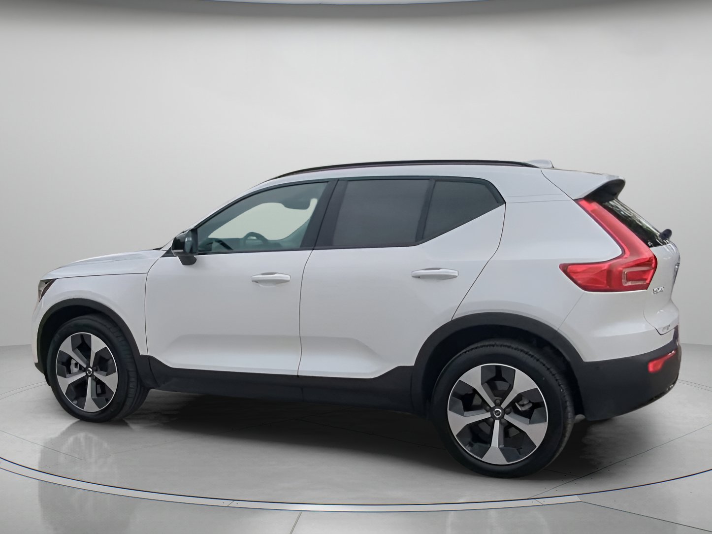 Used 2026 Volvo XC40 B5 Plus AWD/4WD image 18