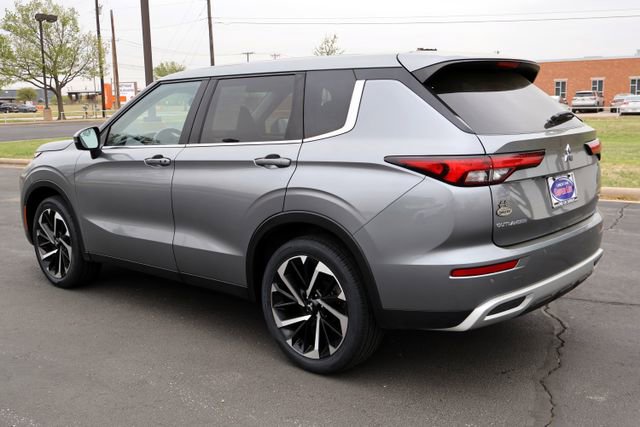 Used 2024 Mitsubishi Outlander SE image 17