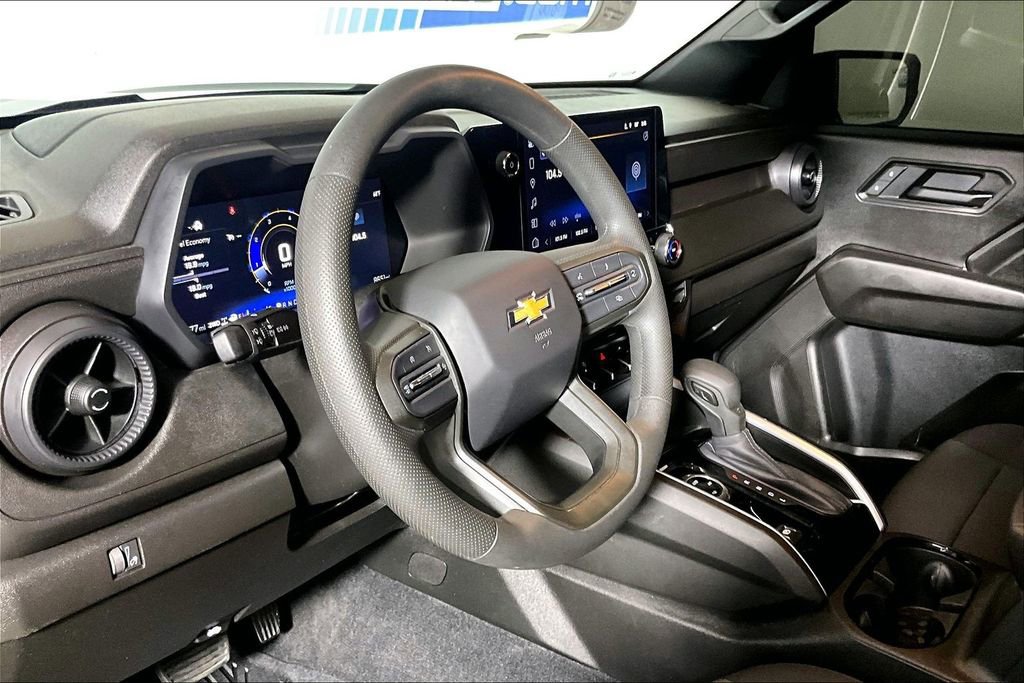Used 2025 Chevrolet Colorado W/T image 10