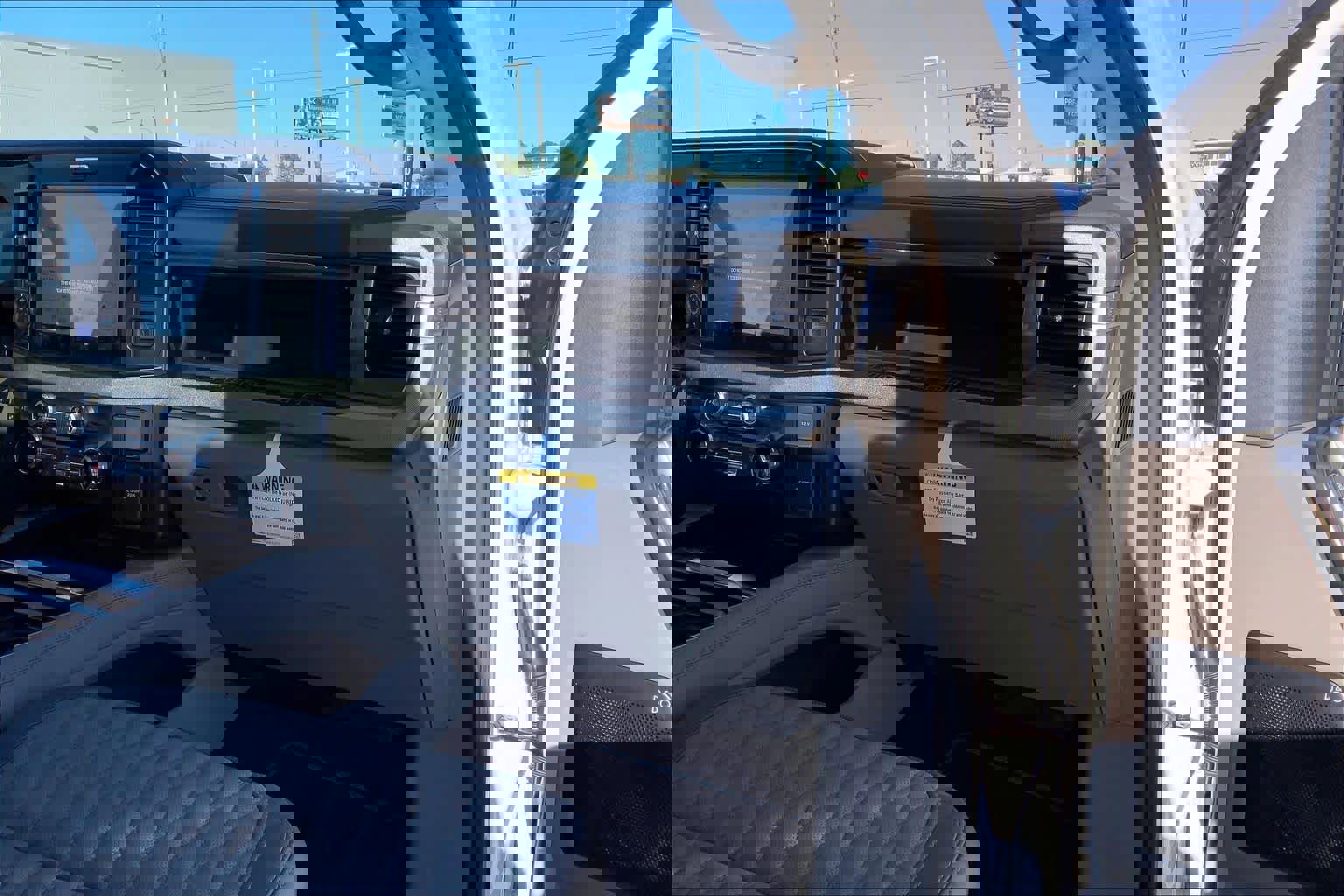 Certified 2025 Ford F350 Platinum w/ Platinum Plus Package image 18