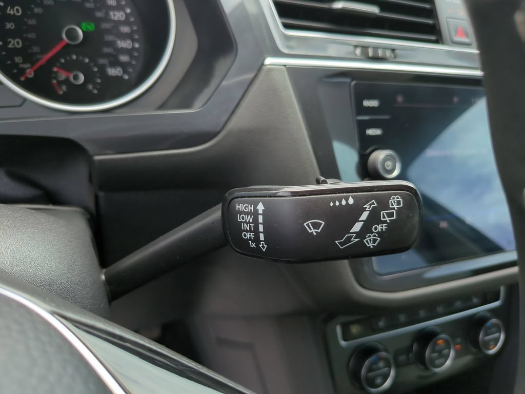 Used 2021 Volkswagen Tiguan SE FWD image 34