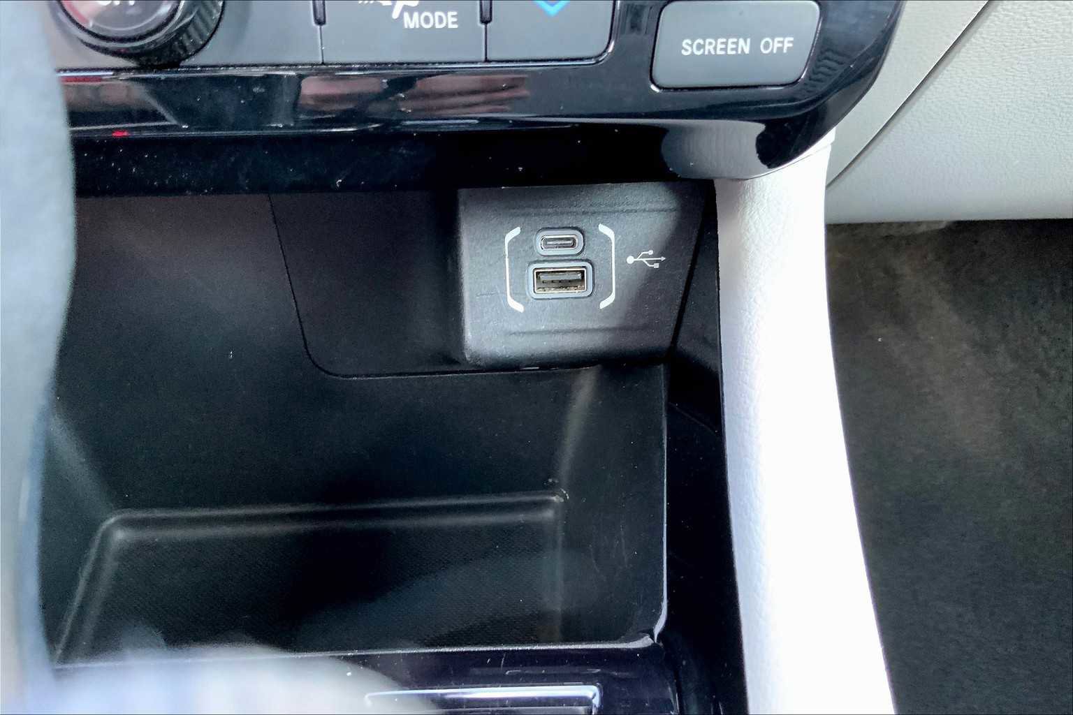 Used 2023 Jeep Compass Limited image 31