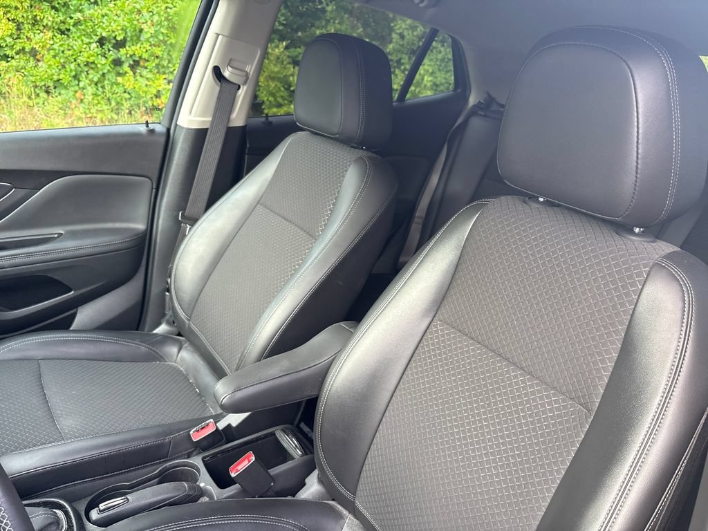 Used 2022 Buick Encore Preferred w/ Safety Package AWD/4WD image 9