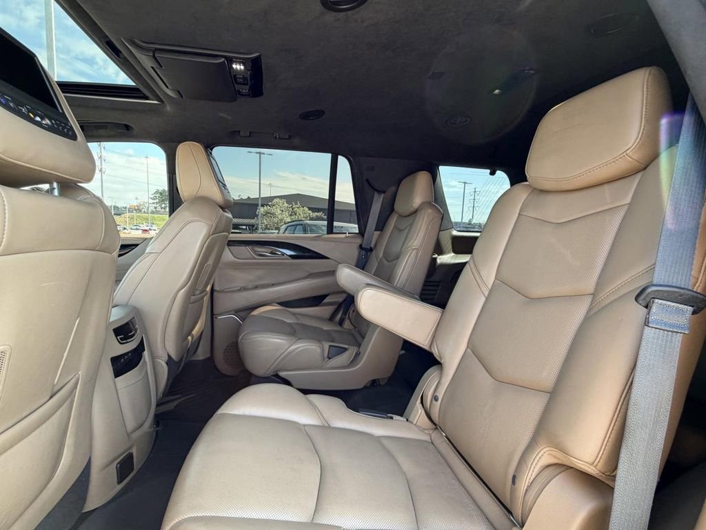 Used 2019 Cadillac Escalade Platinum w/ Escalade Sport Edition image 8