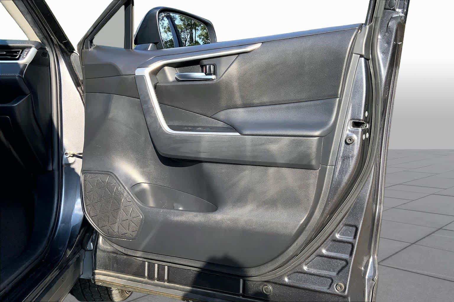 Used 2021 Toyota RAV4 XLE Premium FWD image 23