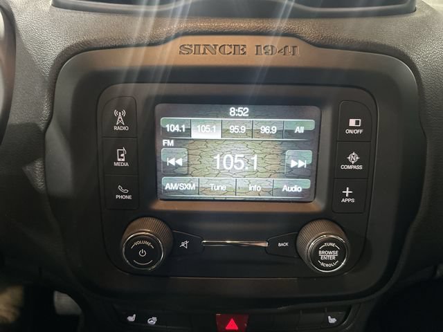 Used 2017 Jeep Renegade Latitude w/ Cold Weather Group FWD image 16