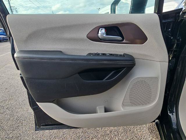 Used 2024 Chrysler Voyager LX FWD image 27