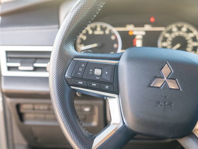 Used 2022 Mitsubishi Outlander SE image 26