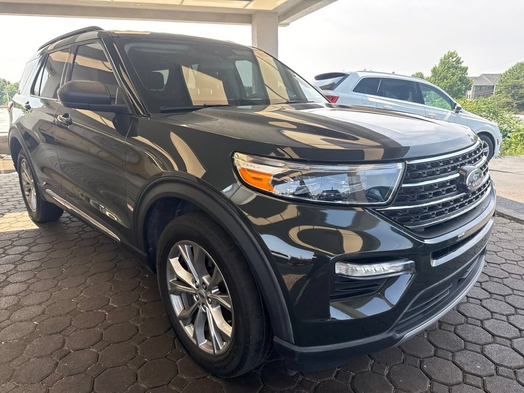 Certified 2023 Ford Explorer XLT w/ Equipment Group 202A AWD/4WD image 4