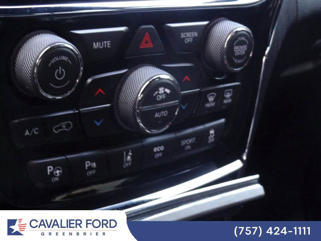 Used 2019 Jeep Grand Cherokee Trailhawk w/ Trailhawk Luxury Group AWD/4WD image 11