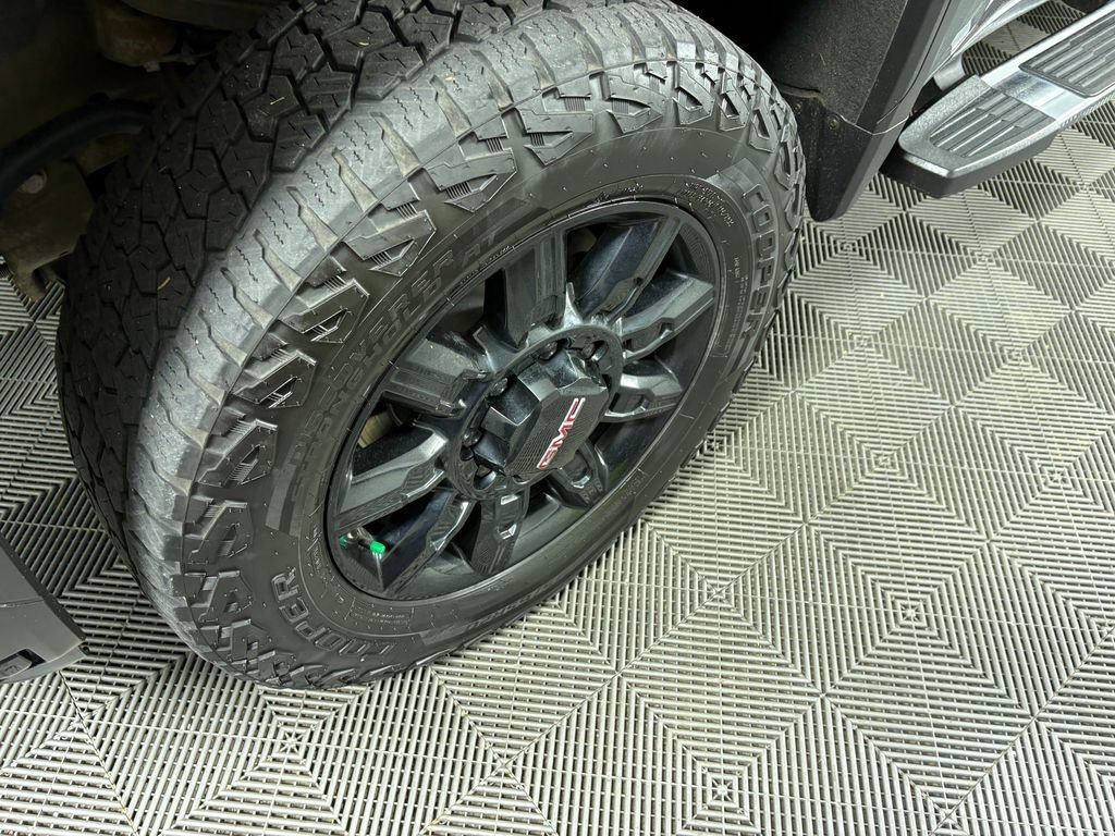 Used 2024 GMC Sierra 3500 Denali w/ Technology Package AWD/4WD image 9