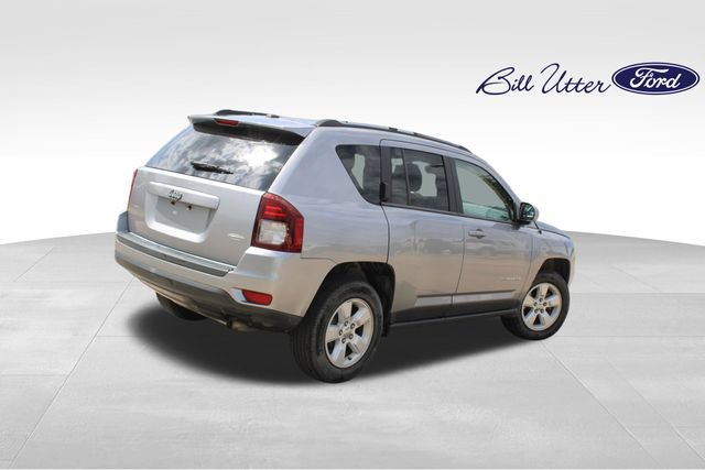 Used 2017 Jeep Compass Latitude FWD image 5