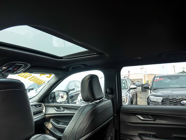 Used 2024 Jeep Grand Cherokee L Altitude AWD/4WD image 13