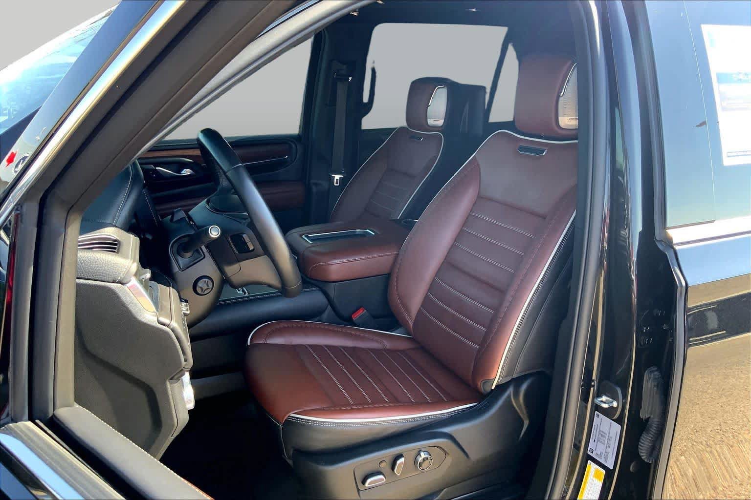 Used 2024 GMC Yukon XL Denali Ultimate AWD/4WD image 7