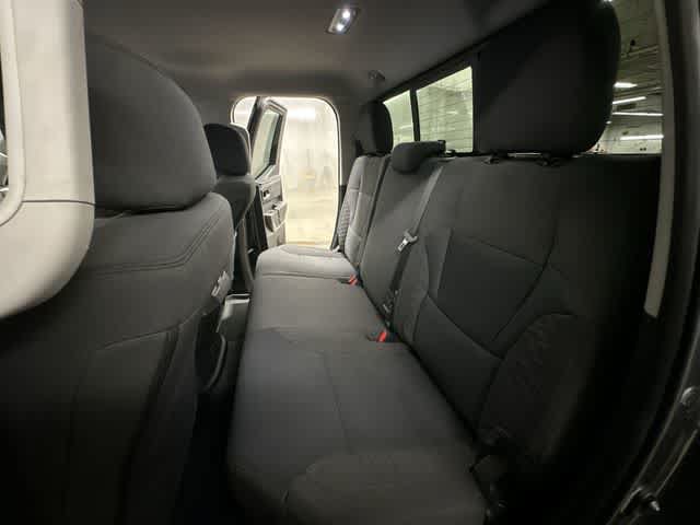 Used 2022 Toyota Tundra SR5 w/ SR5 Convenience Package AWD/4WD image 17