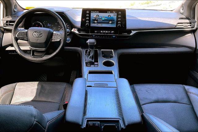 Used 2024 Toyota Sienna XSE FWD image 15